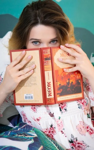 Серена Вуд - Девушка Дня