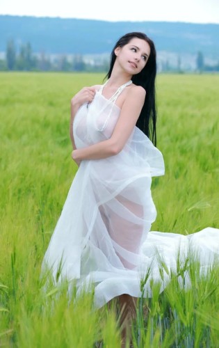 Леона - Девушка Дня