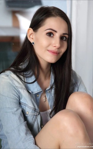 Ванесса Эйнджел - Девушка дня