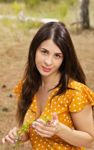 Alice на лесной полянке