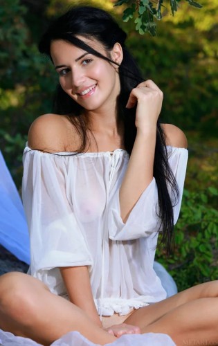 Загорелая красавица Лола Маррон