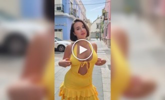 Жовта сукня