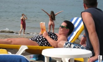Vulgar and funny photo jokes with girls