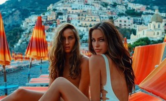 Cute beauties are vacationing in Capri
