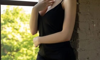 Arina - Girl of the Day