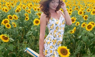 Michelle среди подсолнухов