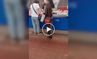 “Let him go to his Europe”: In Russia, a girl came to the market and angered the local saleswomen with her beautiful appearance