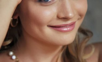 Весела блондинка Лінда