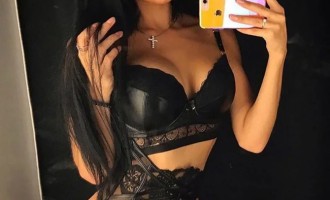 Селфи красивых милашек у зеркала