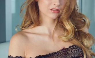Amelia Gin - Girl of the Day