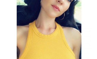 Красуні з клубу «Без бюстгальтера»