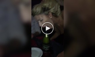 How to (in)correctly open champagne