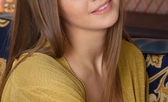 Милая красавица Леаниса