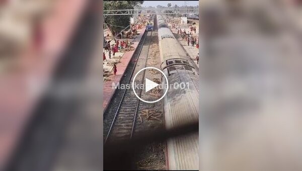 Индия: дрова на путях травмировали женщину