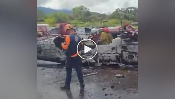 A light aircraft crash in Venezuela was caught on video