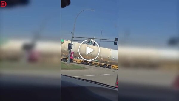 The worker was thrown From a boom lift while installing a traffic light