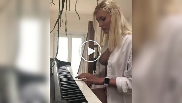 Girl plays Metallica's hit - Nothing Else Matters on the piano