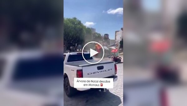 Рабочие пострадали из-за опрокинувшегося автокрана