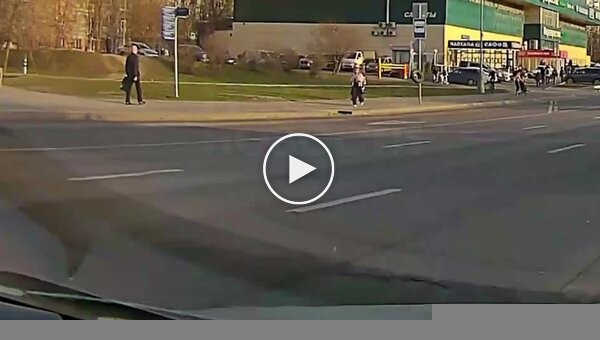 In Moscow, a Gazelle's wheel flew off and hit a passerby