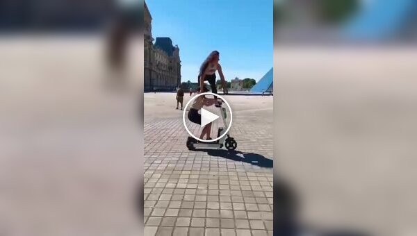Девушка неудачно исполнила трюк на самокате