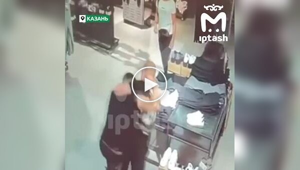 In Russia, two men fought over a booth while shopping in a store