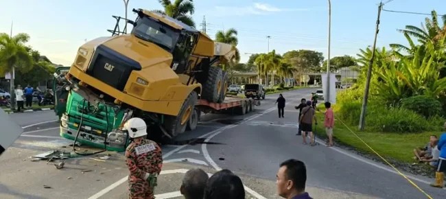 Смертельно небезпечне транспортування вантажу (4 фото + 1 відео)