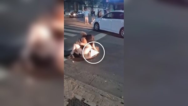 В Аргентине женщины устроили драку с ножницами из-за мужчины