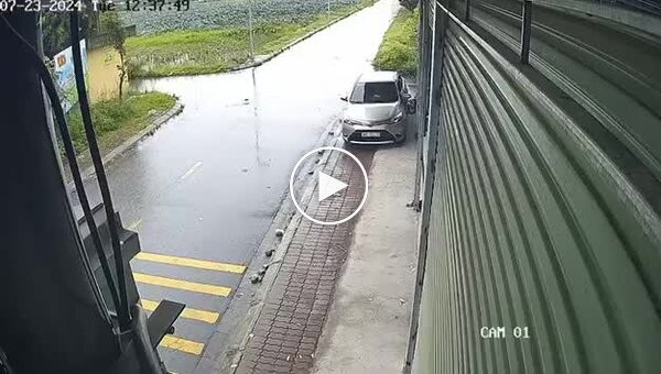 A very tough collision between a motorcyclist and a car