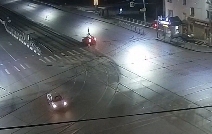 Fatally Strikes Pedestrian and Flees Scene of Accident (2 Photos + 2 Videos)