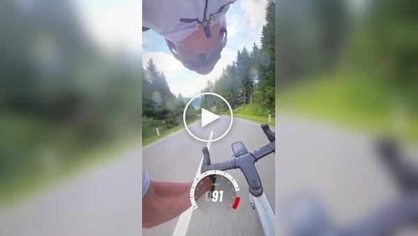Падіння з велосипеда на швидкості близько 90 кмч