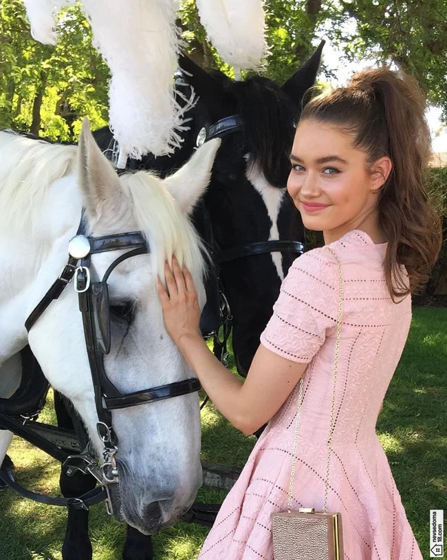 Карис Тийвель - Девушка Дня