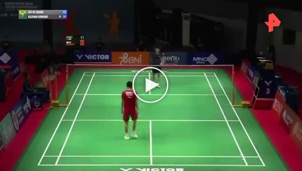 Chinese badminton player dies on court during competition