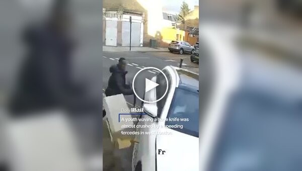 В Лондоне гражданина с мачете пытался сбить Mercedes