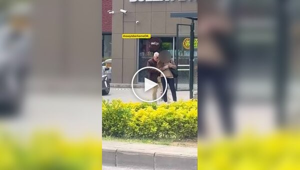 В Турции пенсионер мастурбировал за спиной у девушки прямо на улице