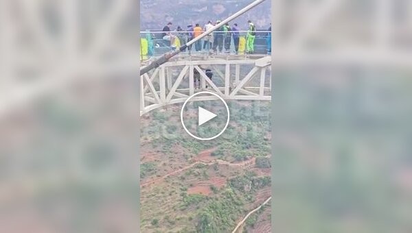 Трагедия в Китае: бейсджампинг с моста закончился гибелью одного из участников