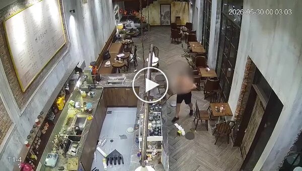 Напівголий турист влаштував погром у в'єтнамському кафе