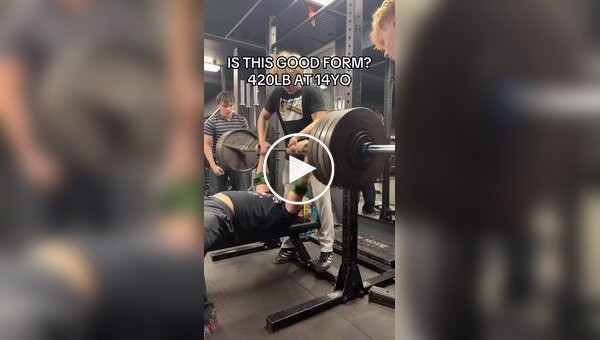 В США 200-килограммовая штанга упала на 14-летнего подростка