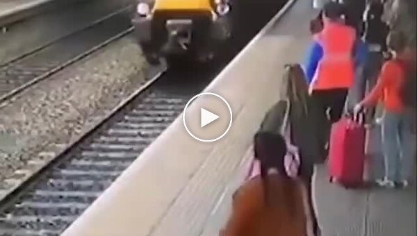 A stroller with a baby almost fell under the wheels of a speeding train in Britain