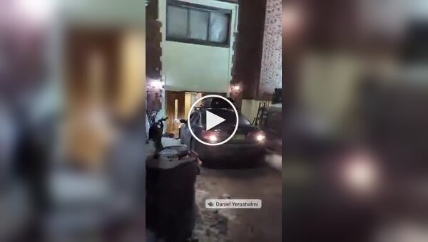 В Нью-Йорке водитель несколько раз протаранил синагогу