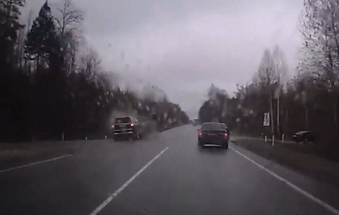 Overtaking across a continuous road with a fatal outcome (3 photos + 1 video)