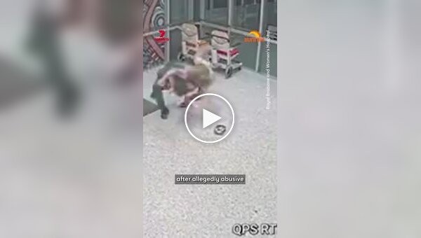 A hospital action movie: a medic with jiu-jitsu skills single-handedly apprehended an attacker.