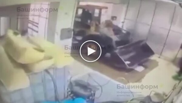 At a car wash in Russia, Ufa, a forklift cut off a woman's legs