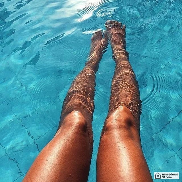 Красотки с длинными ногами