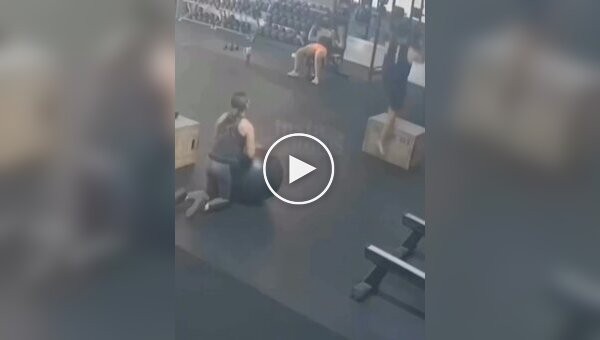 Мужчина получил травму в спортзале из-за поступка женщины