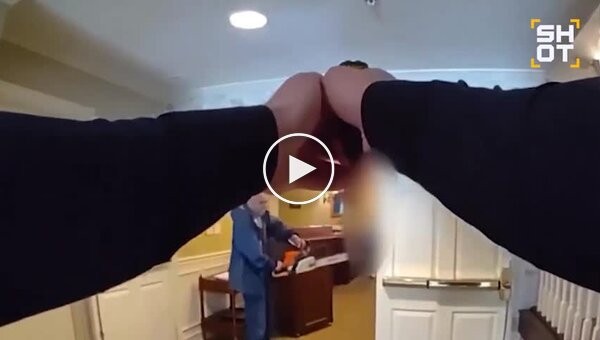 In the US, a man with a chainsaw attacked police officers