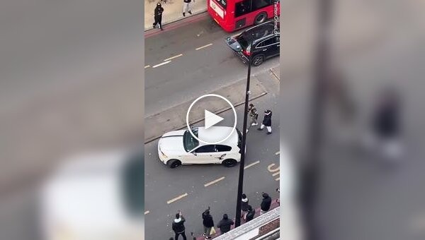 A man with a machete attacked a passerby in London