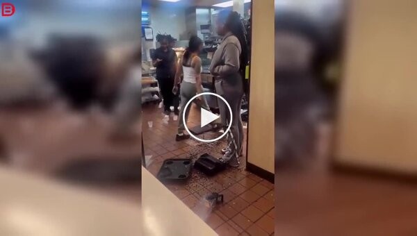 Женщина в США разгромила кухню McDonald’s 's, Видео, США, конфликт, негатив, нервы, погром