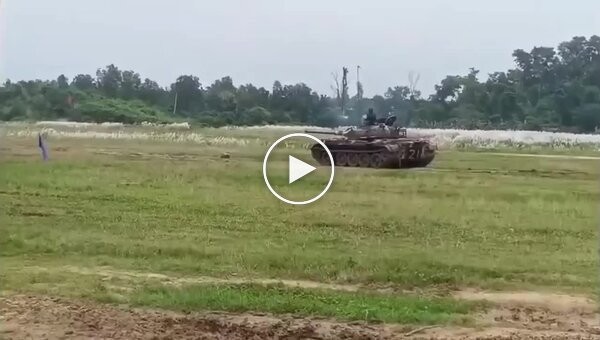 Китайский танк взорвался на учениях в Бангладеш