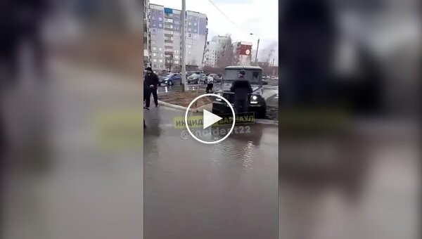 Drivers in Barnaul have their own road rules