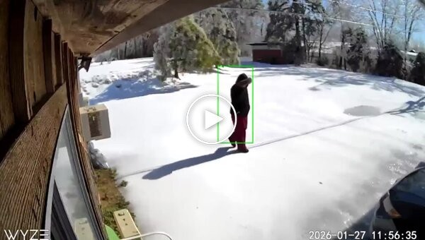 Жительница Теннесси подала в суд на арендодательницу после падения навеса